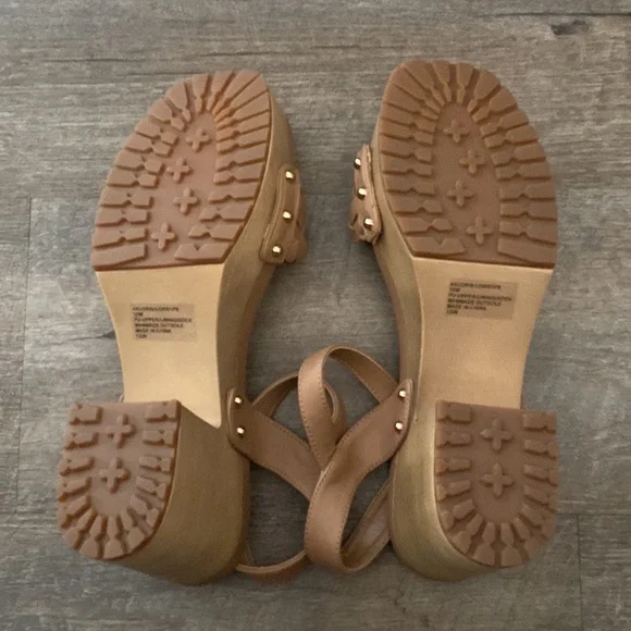 NWOT ANNE KLEIN LORIS WOVEN ANKLE STRAP PLATFORM SANDAL IN COGNAC. SZ.10 - Picture 3 of 4